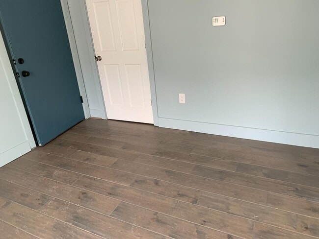 Building Photo - 420 Emmet St