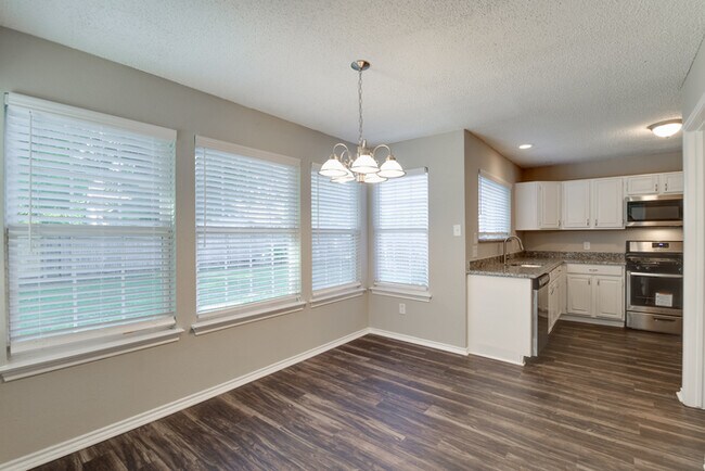 Building Photo - 307 Hopewell St, Grand Prairie
