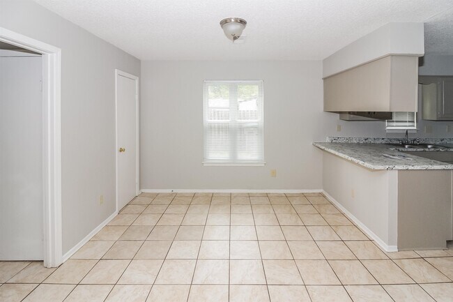 Foto del edificio - 4405 Indian Trail Dr
