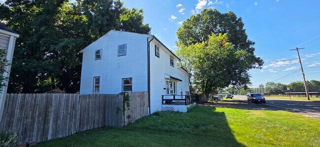 Foto del edificio - 1019 Green Ln