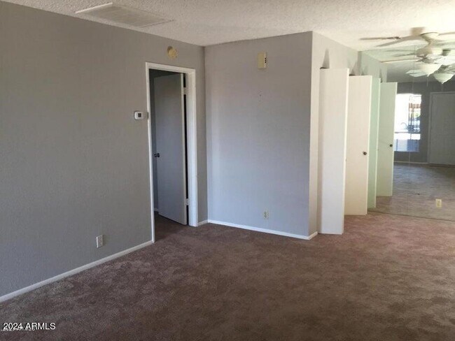 Foto del edificio - 420 W Yukon Dr
