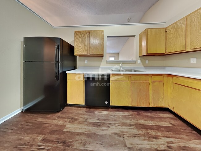 Building Photo - 2265 Lakecrest Dr
