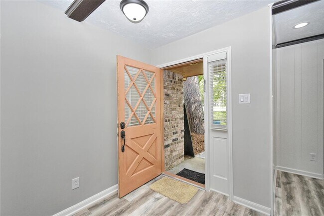 Foto del edificio - 1311 Forest Cove Dr