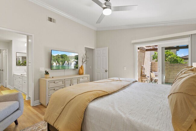 Foto del edificio - Beautiful Furnished Home in Seaside Villas Near Doheny Beach!