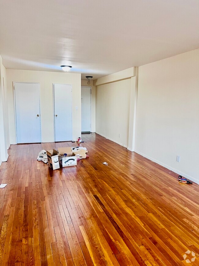 Building Photo - 68 Croton Ave