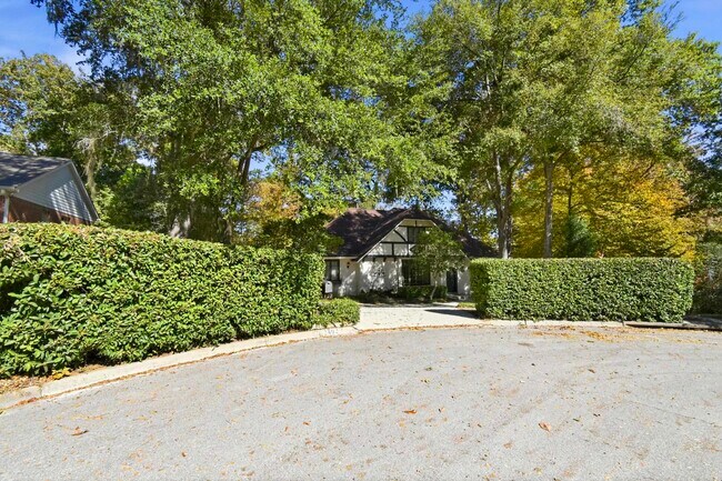 Foto del edificio - 2492 Elfinwing Ln