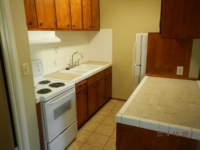 Foto del edificio - 1176 W. 7TH ST.