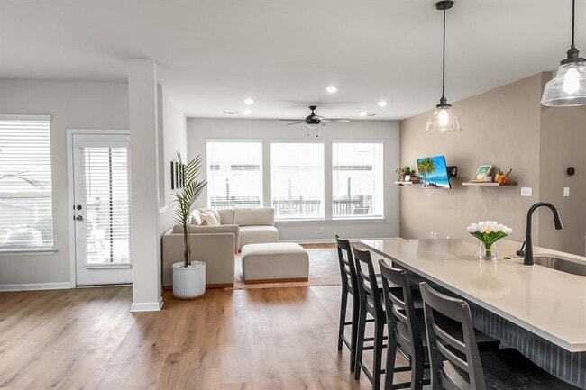 Building Photo - 166 Twistleaf Dr