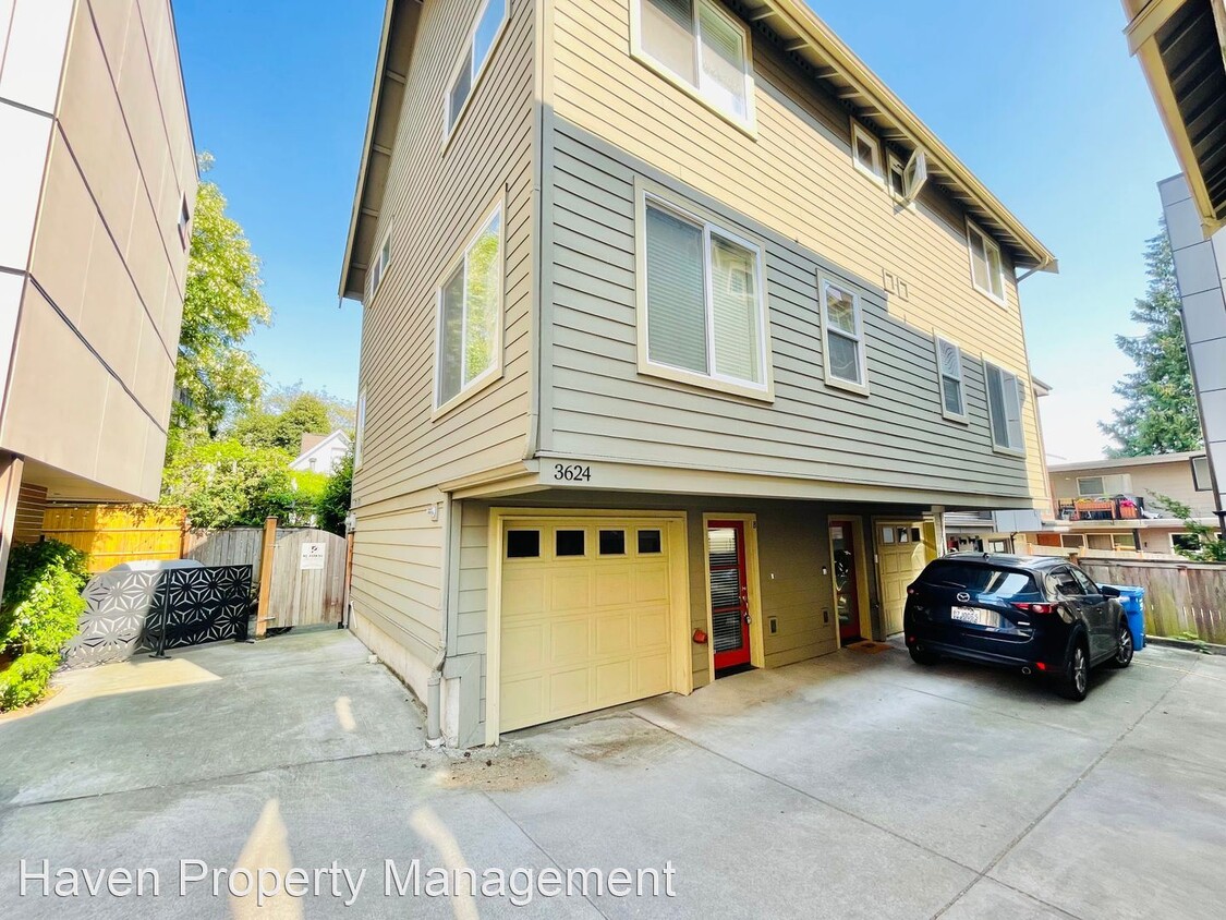 Primary Photo - 2 br, 2.5 bath House - 3624 B Palatine Ave N