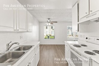 Building Photo - 863 S Mollison Ave