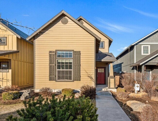 Building Photo - Beautiful townhome in Empire Crossing with mountain views!