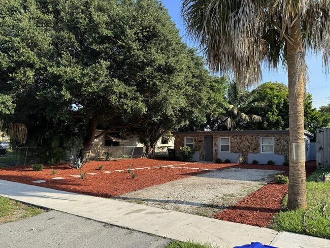 Building Photo - 2881 NW 11th Pl