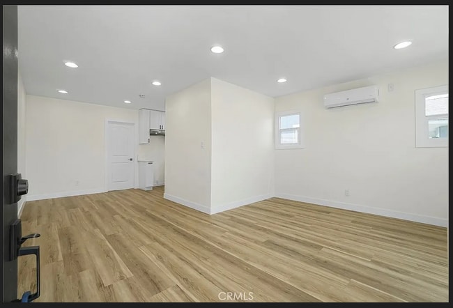 Building Photo - 200 N Willow Ave