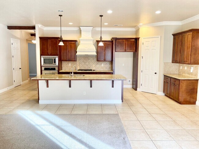 Foto del edificio - Beautiful 3-Bed, 2-Bath Near Sanger West High School