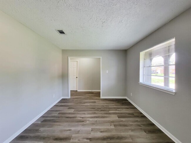 Building Photo - 11811 Bay Cedar Dr