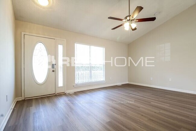 Foto del edificio - 129 Forrester Dr