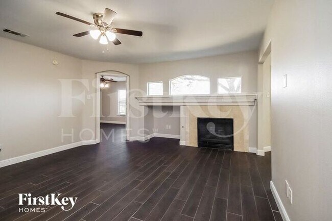 Building Photo - 11706 Pinos Altos Dr