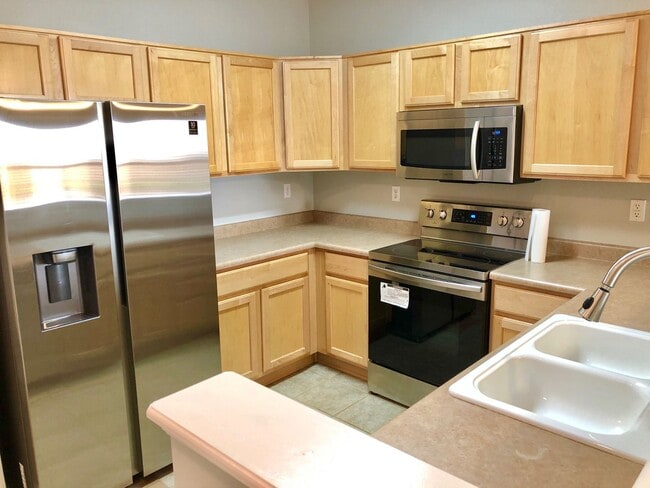 Building Photo - Bright & Inviting 1st Floor Condo for Rent!