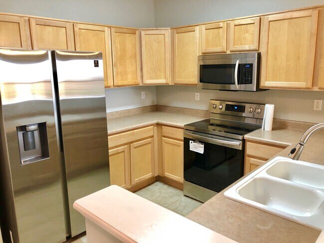 Foto del edificio - Bright & Inviting 1st Floor Condo for Rent!