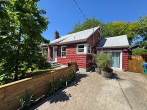 Building Photo - 2315 SE 38th Ave