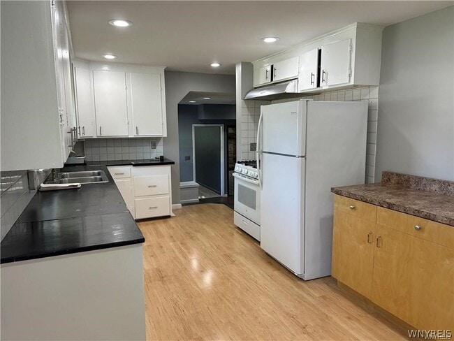 Foto del edificio - 7841 Transit Rd