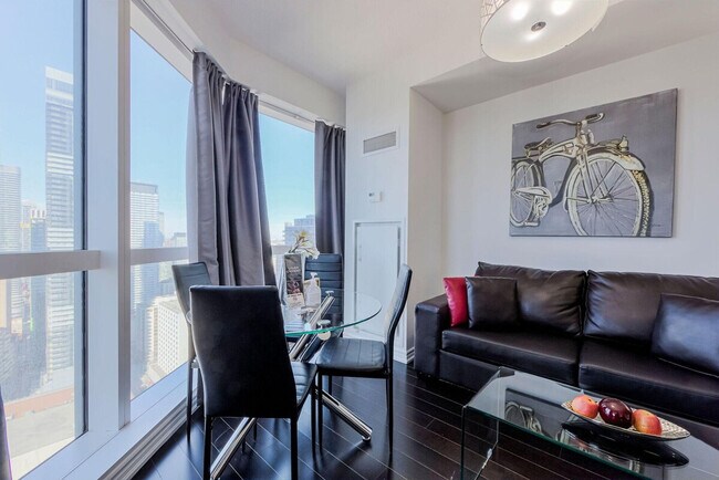 Building Photo - 386 Yonge St