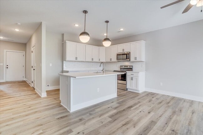 Building Photo - 218 N Tracy St