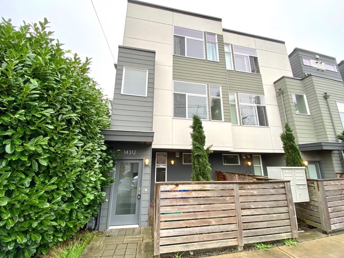 14312 Midvale Ave N, Seattle, WA 98133 Townhome Rentals in Seattle WA