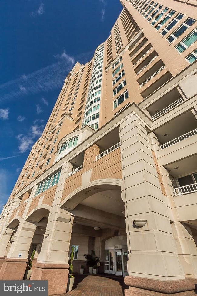 Building Photo - 100 Harborview Dr