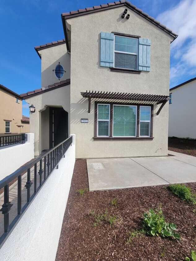 Primary Photo - New Lennar Energy Efficient 3 bedroom & 2....