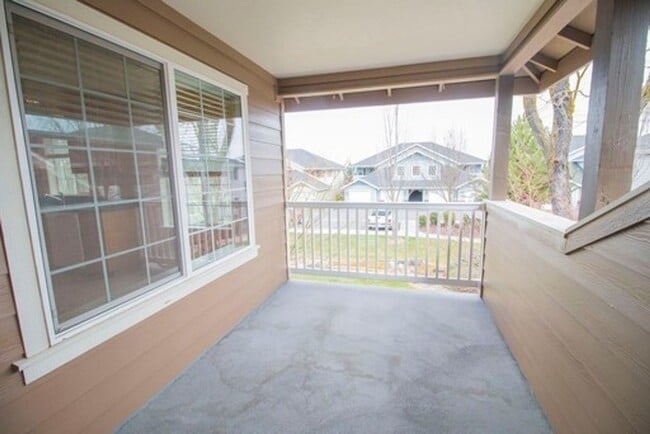 Building Photo - Clean 2 Bedroom. 2 bath apartment