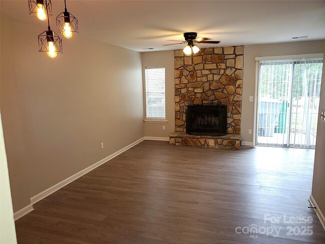 Building Photo - 8236 Golf Ridge Dr