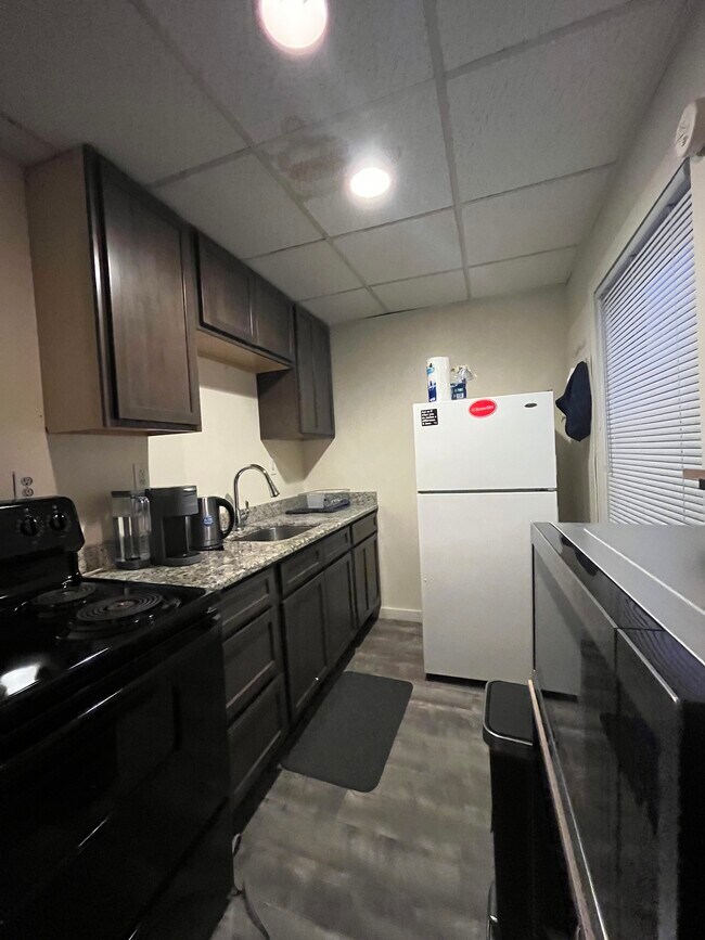 Foto del edificio - 1709 Tibbits Ave