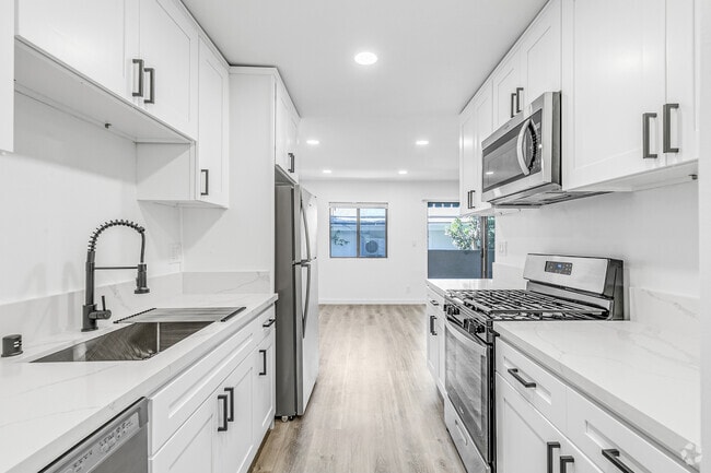 Building Photo - 4544 Colbath Ave