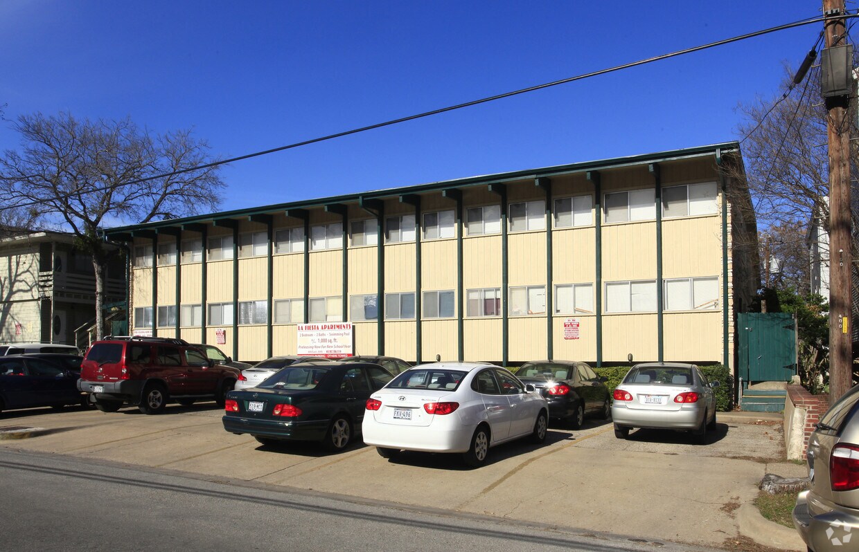 Building Photo - 400 E 30th St