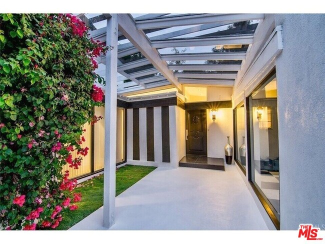 Building Photo - 7475 Mulholland Dr