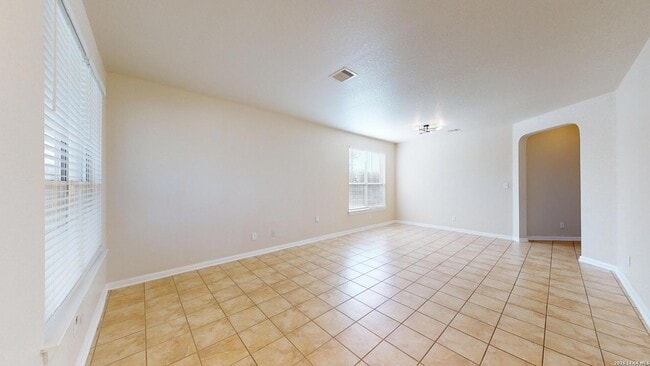 Building Photo - 101 Springtree Cliff