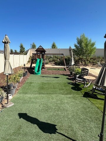 Patio trasero - 563 Sunshow Ct