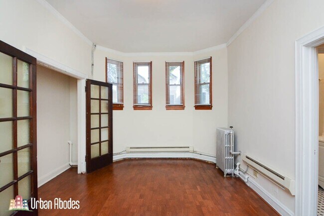 Foto del edificio - 653 W Belmont Ave