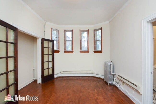 Building Photo - 653 W Belmont Ave