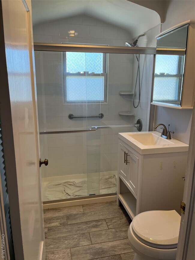 Foto del edificio - 7 Floyd Pl