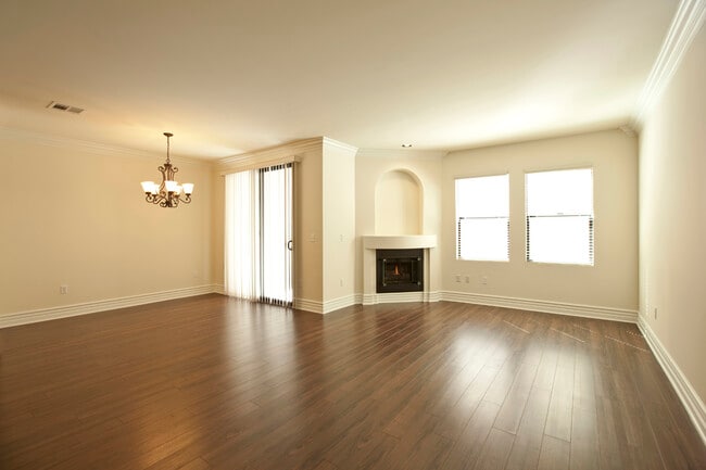 Open Concept Dining and LIving Room - 13940 Moorpark St