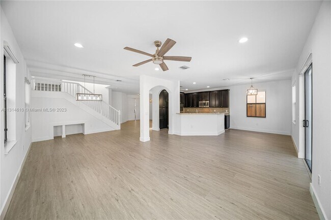 Building Photo - 8757 NW 100th Pl