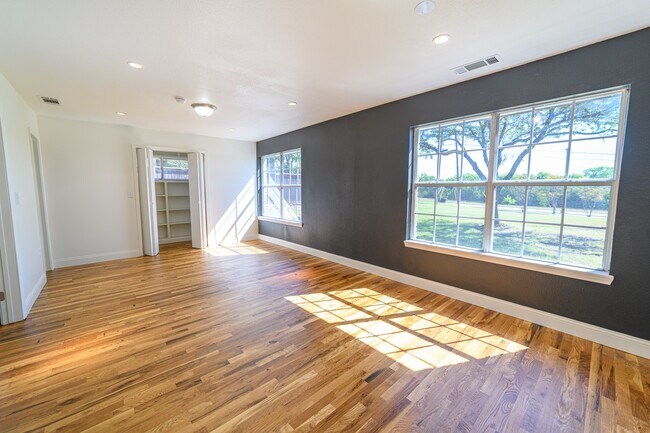 Building Photo - 1726 Ridge Rd