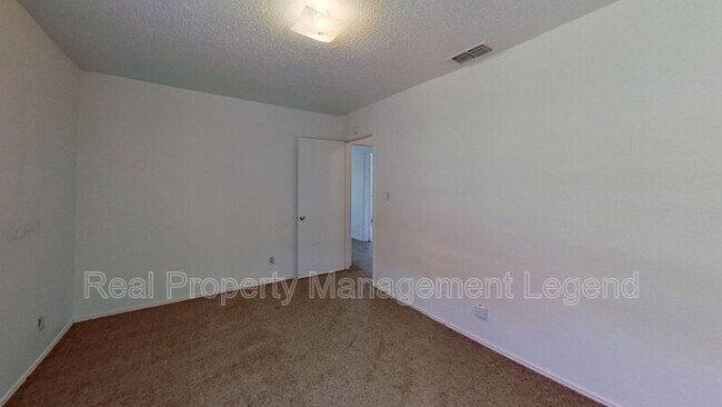 Building Photo - 151 Allencrest Dr