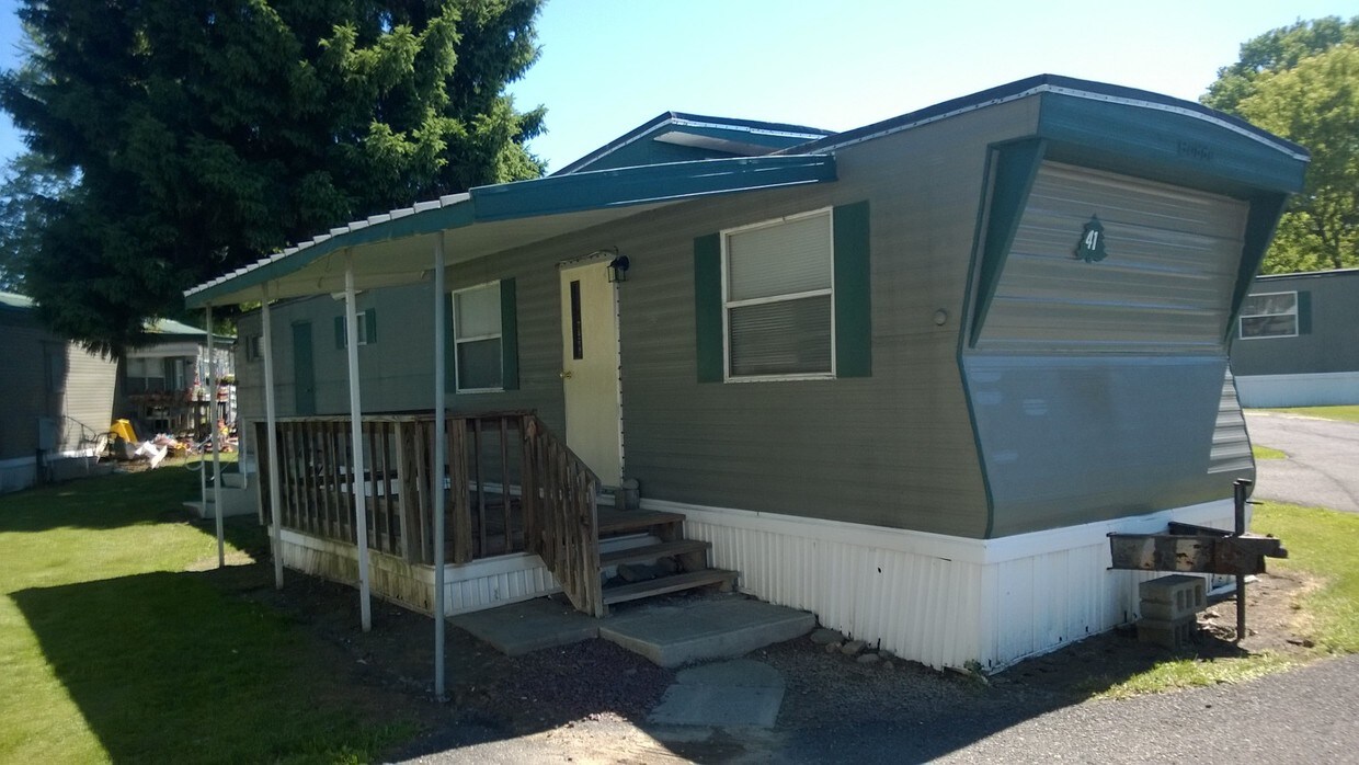 Building Photo - 17 Riverview Ln