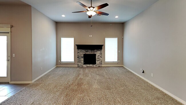 Building Photo - Beautiful 4 Bed 2 Bath Home in Mustang Schools