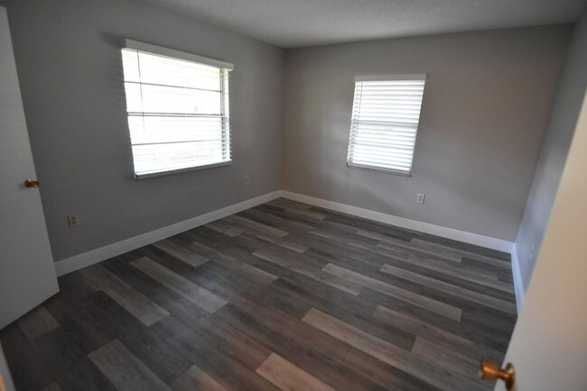 Foto del edificio - 1bed/1 bath, 2nd Floor Condo at Sandlewood...