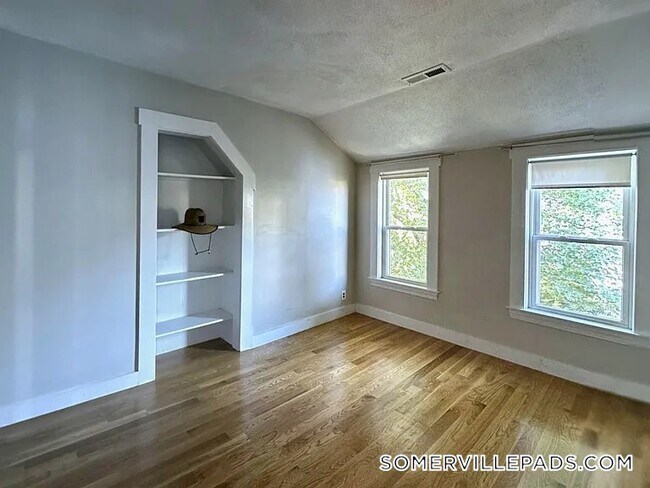 Building Photo - 14 Dow St