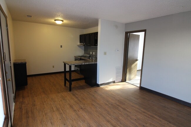 Interior Photo - Kent Circle